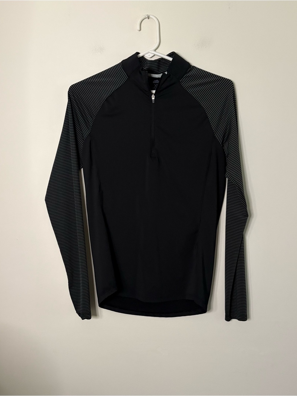 Adidas Women’s XS Black Long Sleeve Pullover Sporty Fall Gym Casual U7